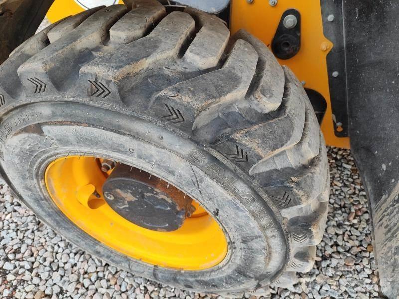 JCB 525-60 Фронтальні навантажувачі