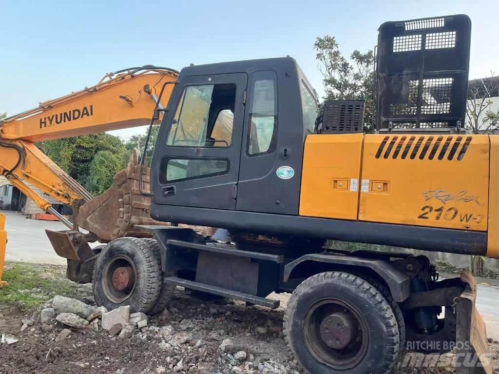 Hyundai R210W-7 Колісні екскаватори