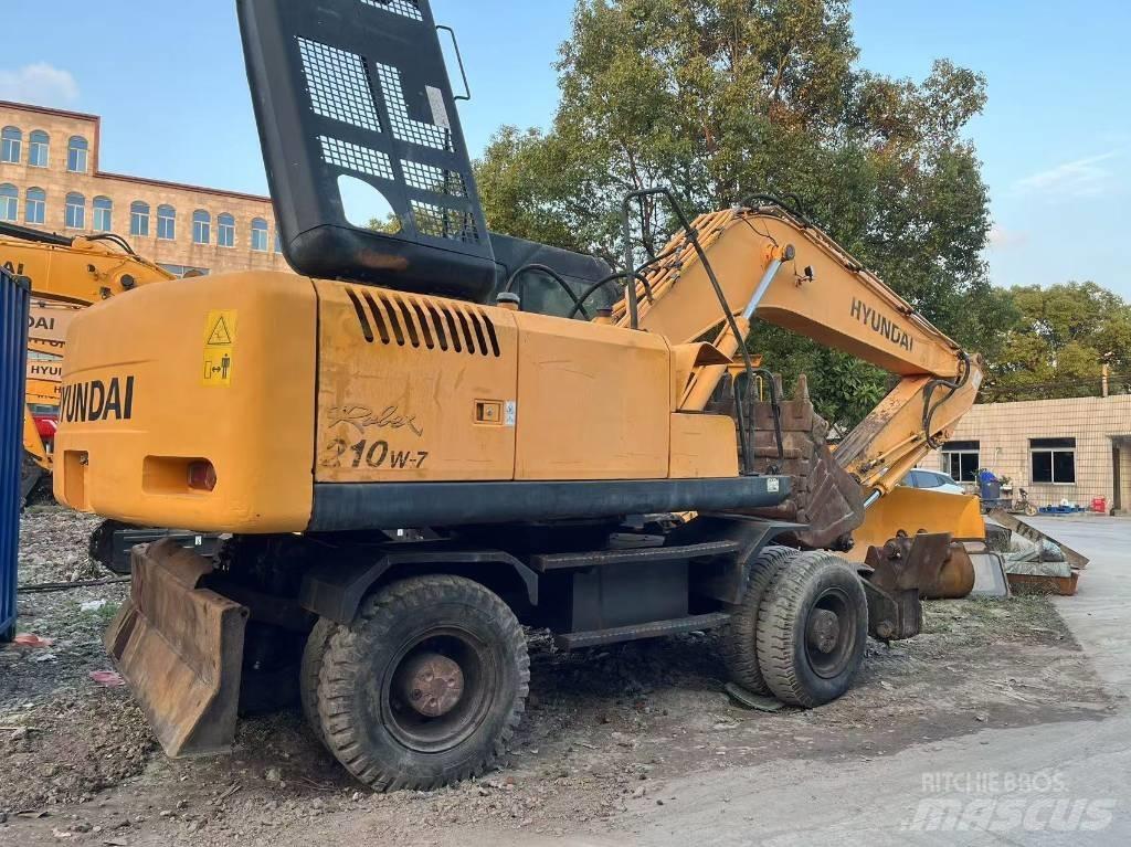 Hyundai R210W-7 Колісні екскаватори