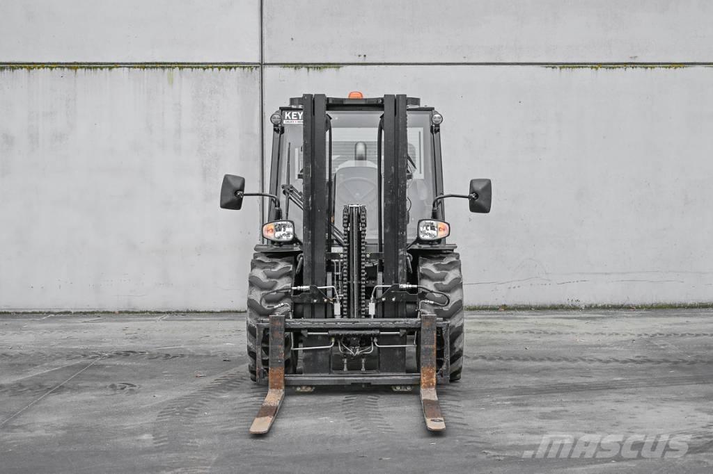 Manitou MC 25-4 Дизельні навантажувачі