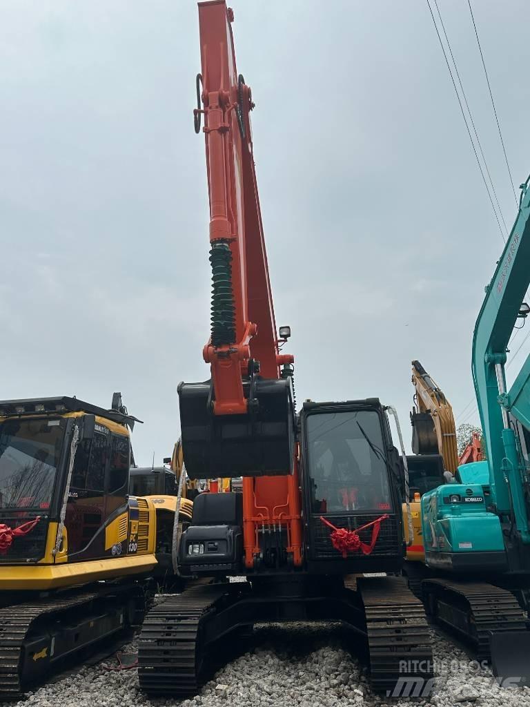Hitachi ZX 120 Гусеничні екскаватори