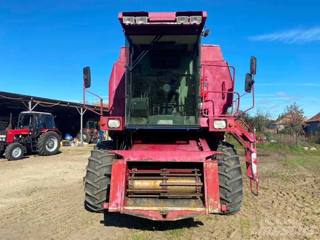 Case IH 521 Зернозбиральні комбайни