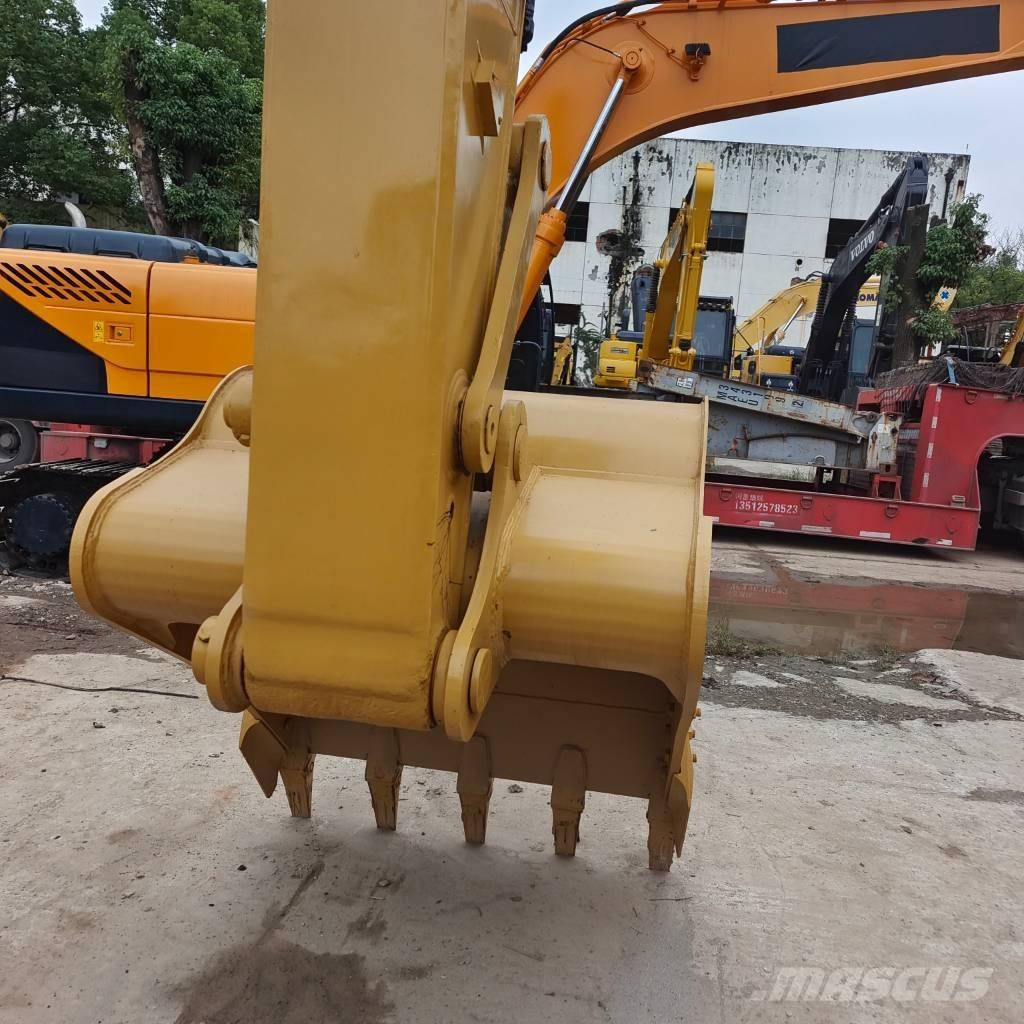 CAT 320 D Гусеничні екскаватори