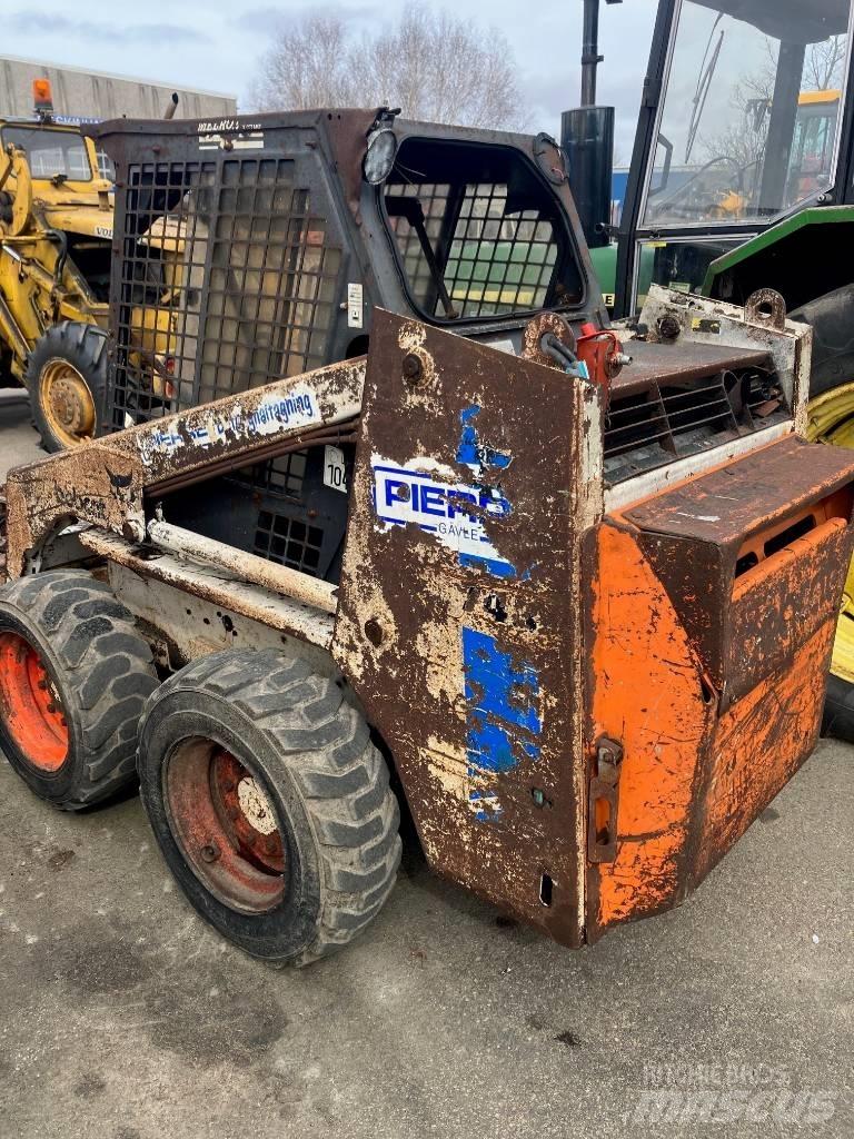 Bobcat 743 Міні-навантажувачі