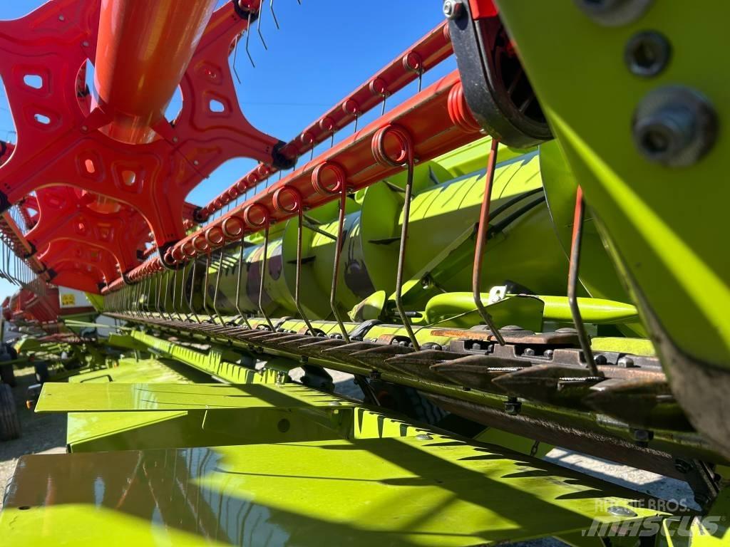 CLAAS Tucano 440 Зернозбиральні комбайни