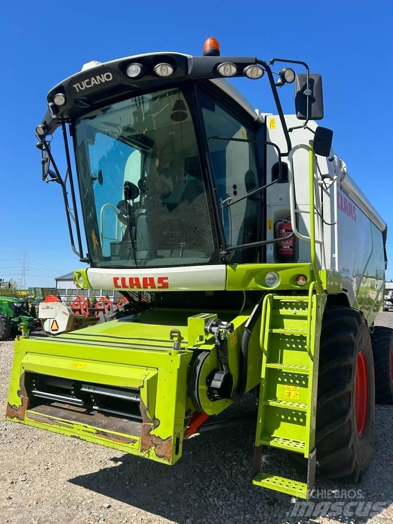 CLAAS Tucano 440 Зернозбиральні комбайни