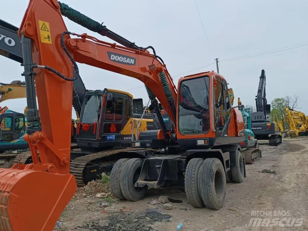 Doosan 150 W-7 Колісні екскаватори