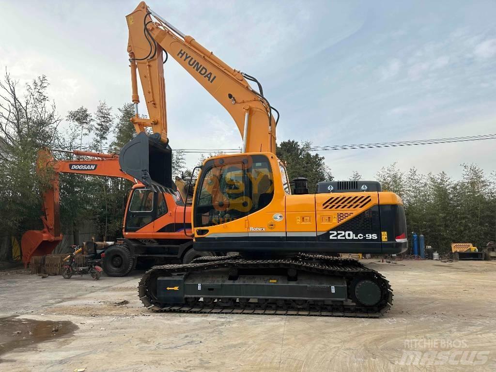Hyundai R220 Гусеничні екскаватори