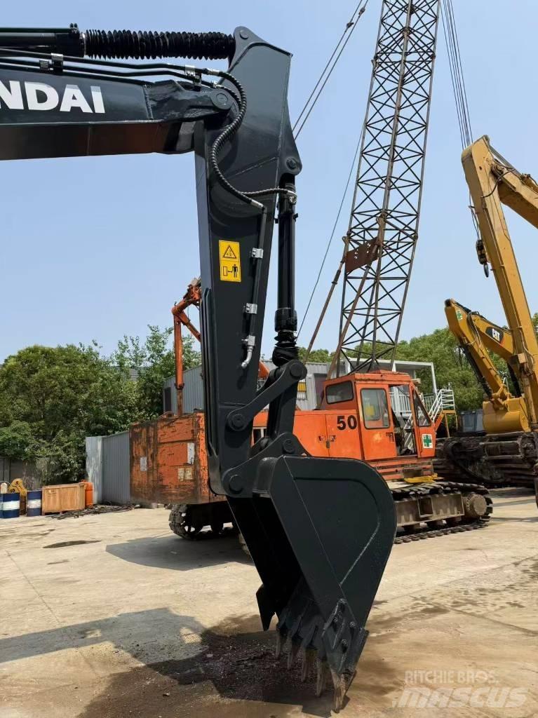 Hyundai R220LC-9S Середні екскаватори 7т. - 12т.