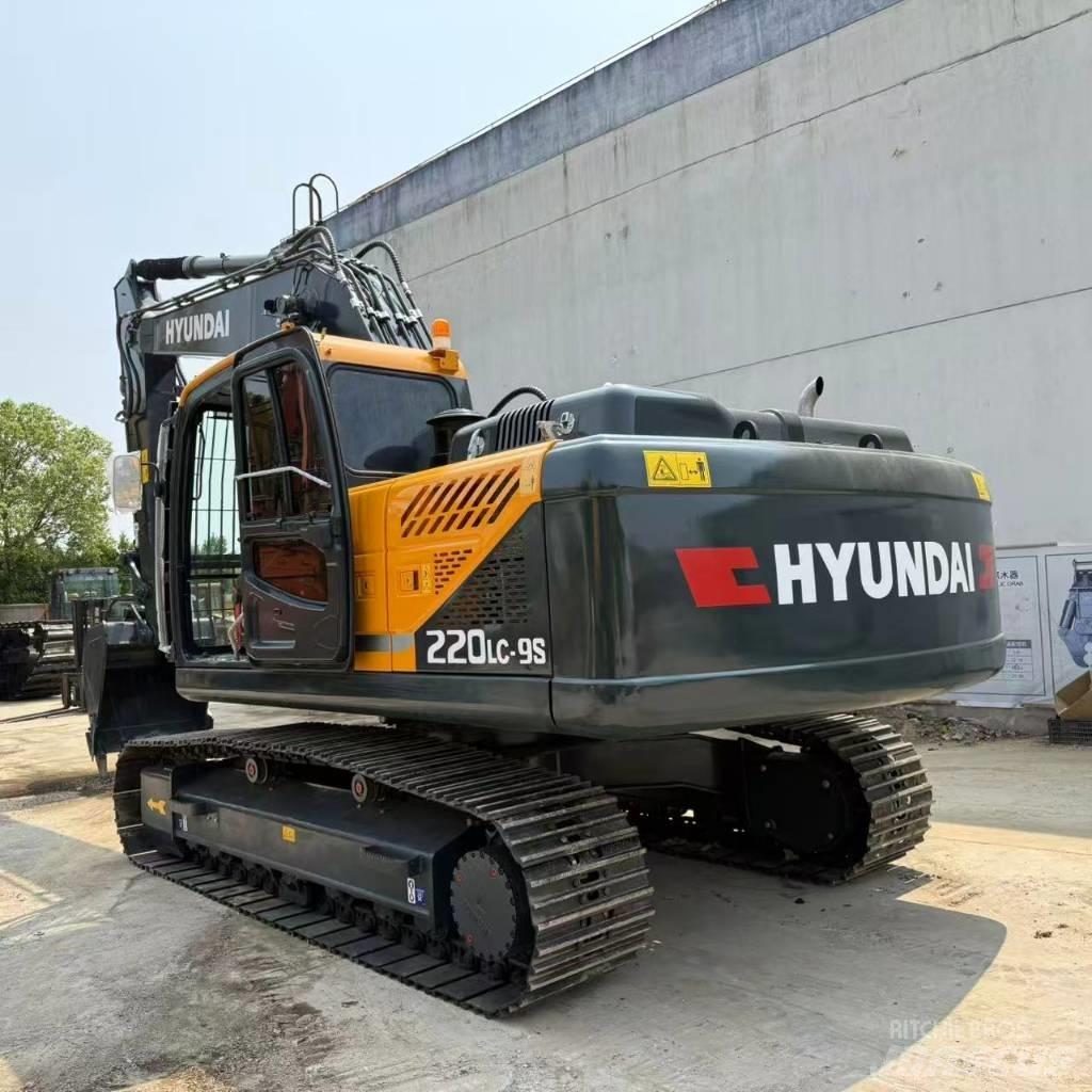 Hyundai R220LC-9S Середні екскаватори 7т. - 12т.