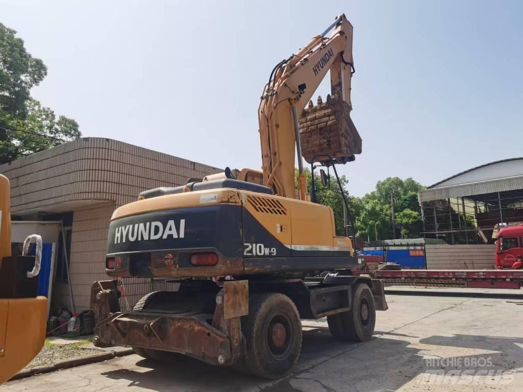 Hyundai R210W-9 Колісні екскаватори