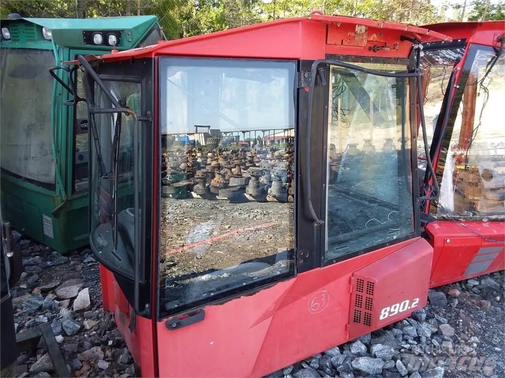 Valmet 890.2 Кабіна