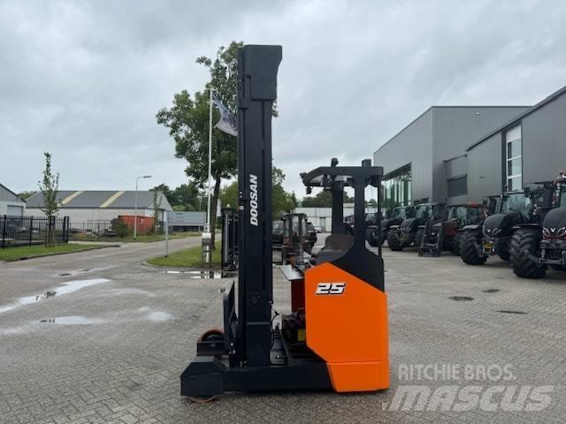 Doosan BR 25 JW-9 Річ-трак із високим підйомом