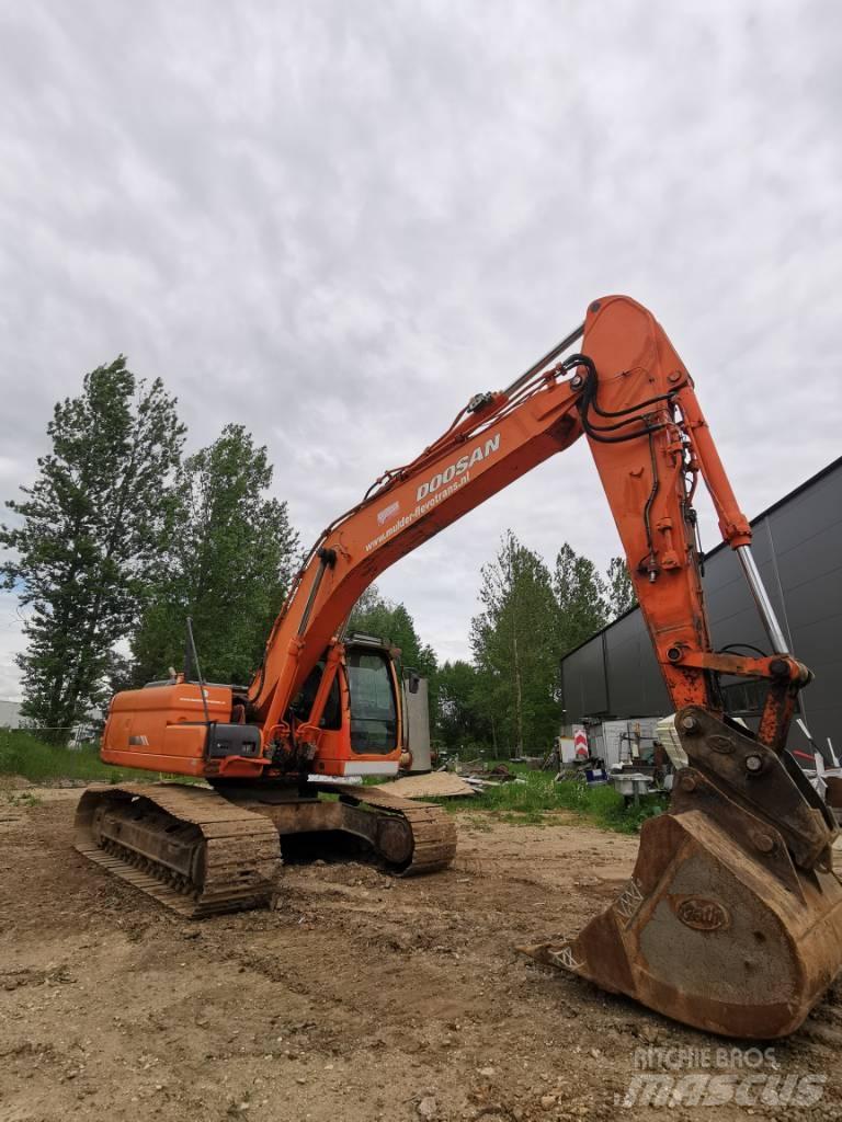 Doosan DX 225 LC Гусеничні екскаватори