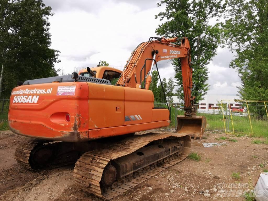 Doosan DX 225 LC Гусеничні екскаватори