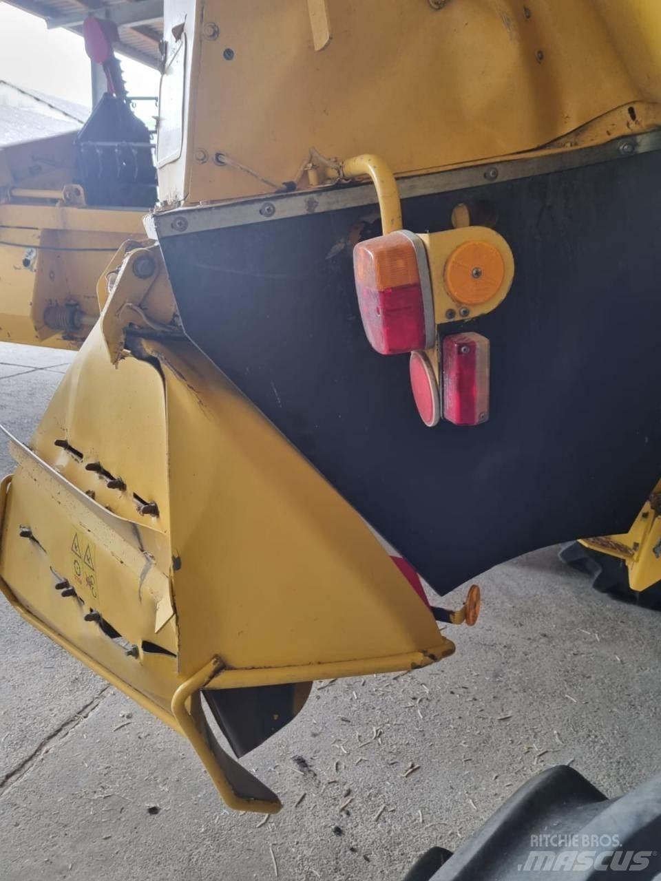 New Holland TF 76 Зернозбиральні комбайни