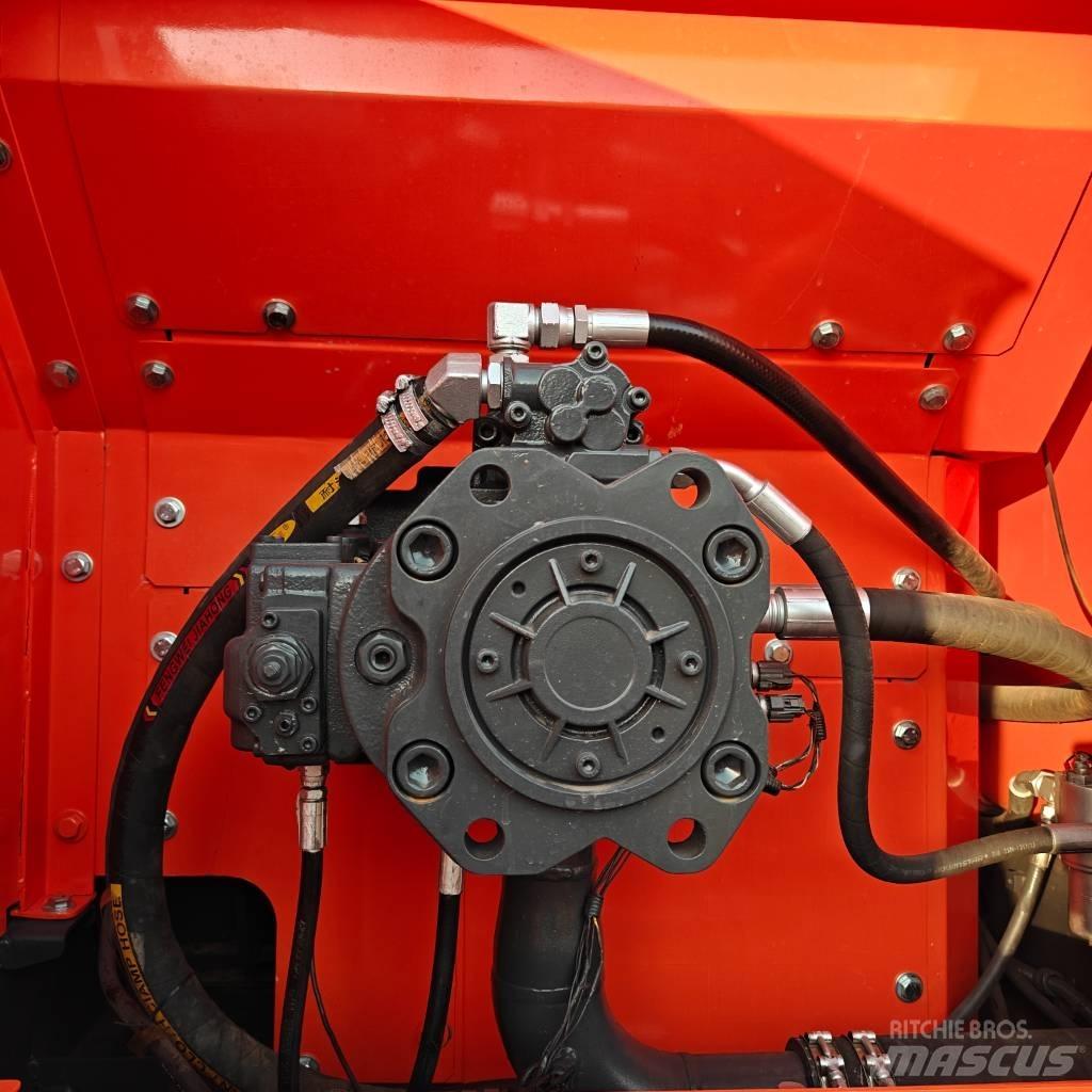 Doosan DX300LC-9C Гусеничні екскаватори