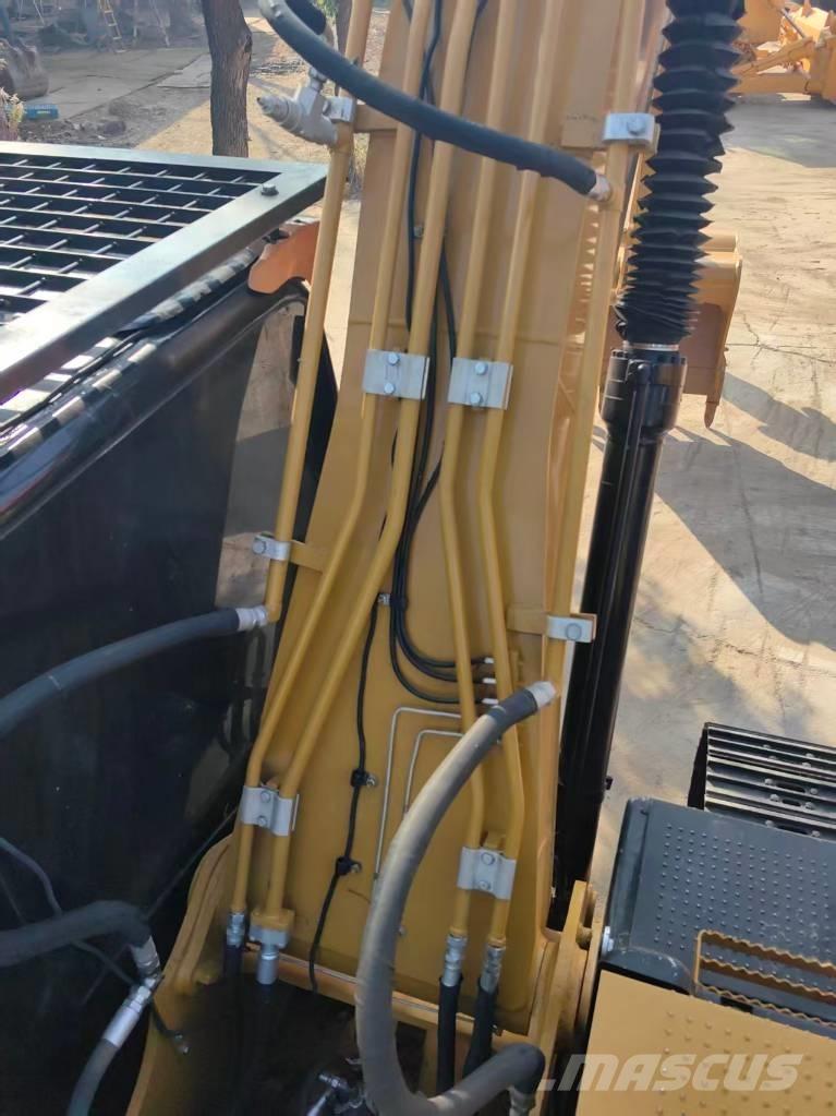 CAT 320 D2L Гусеничні екскаватори