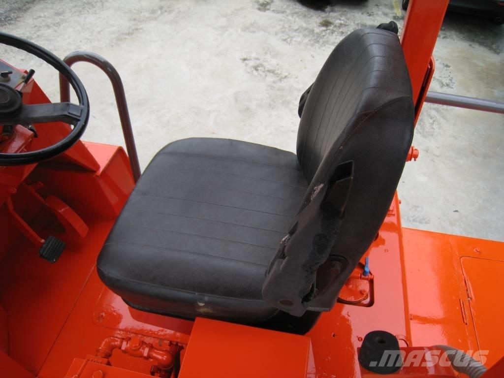 Sakai TZ 701 Пневматичні катки
