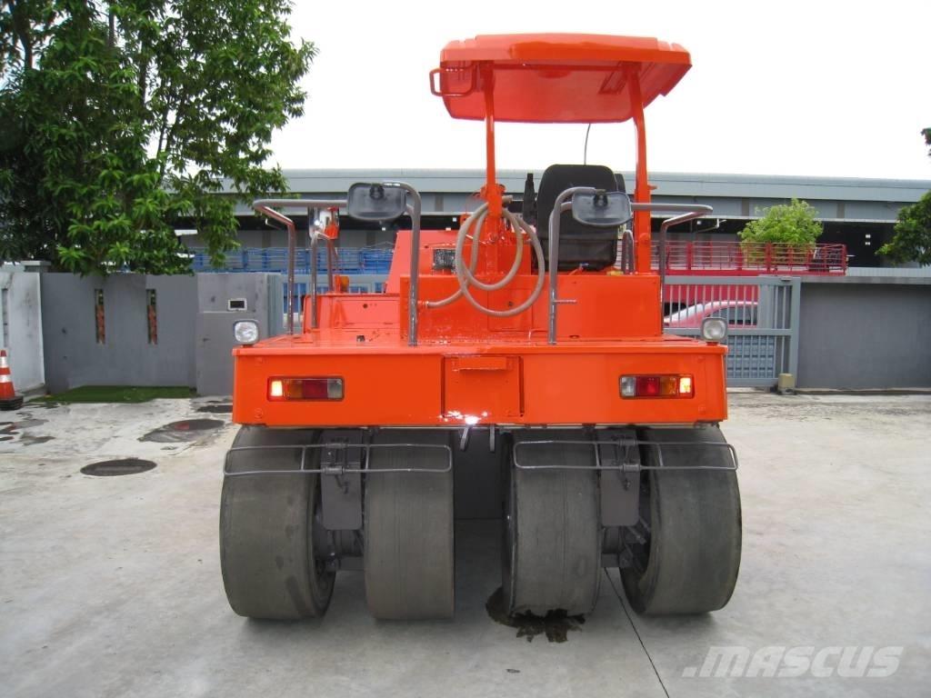 Sakai TZ 701 Пневматичні катки