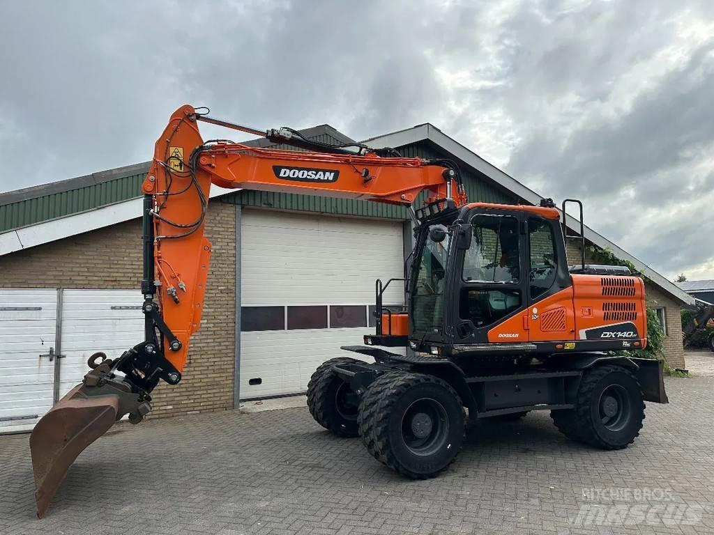 Doosan DX140W-5 Колісні екскаватори