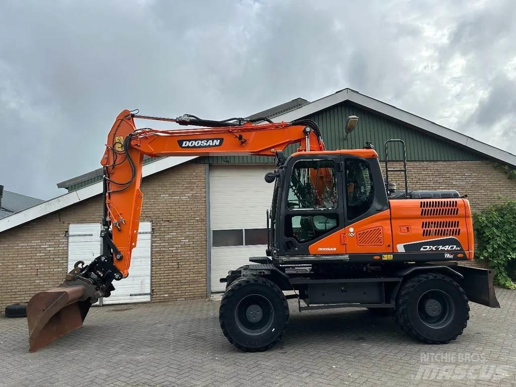 Doosan DX140W-5 Колісні екскаватори