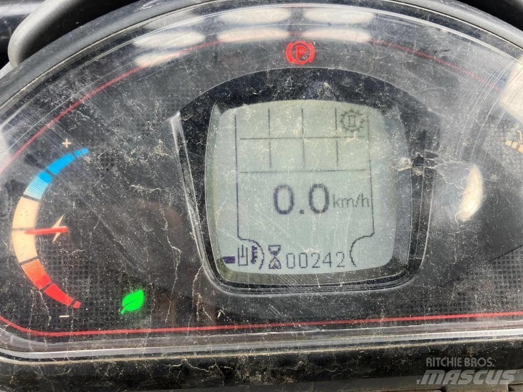 GiANT G2200E Міні-навантажувачі