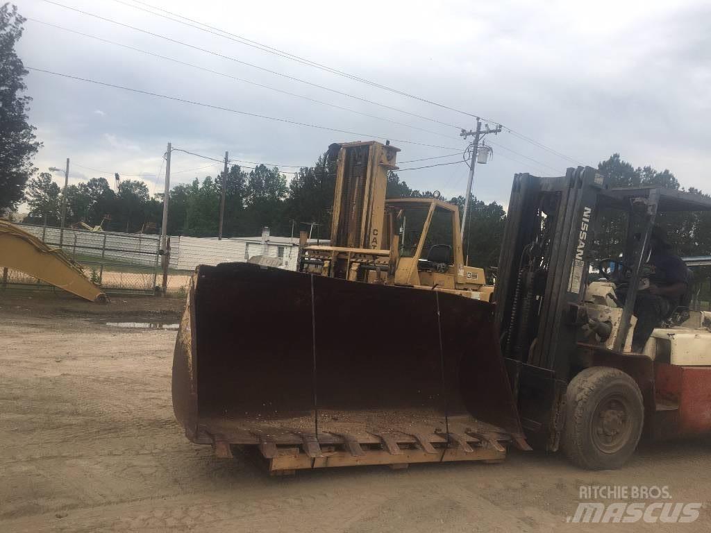 CAT loader Ковші