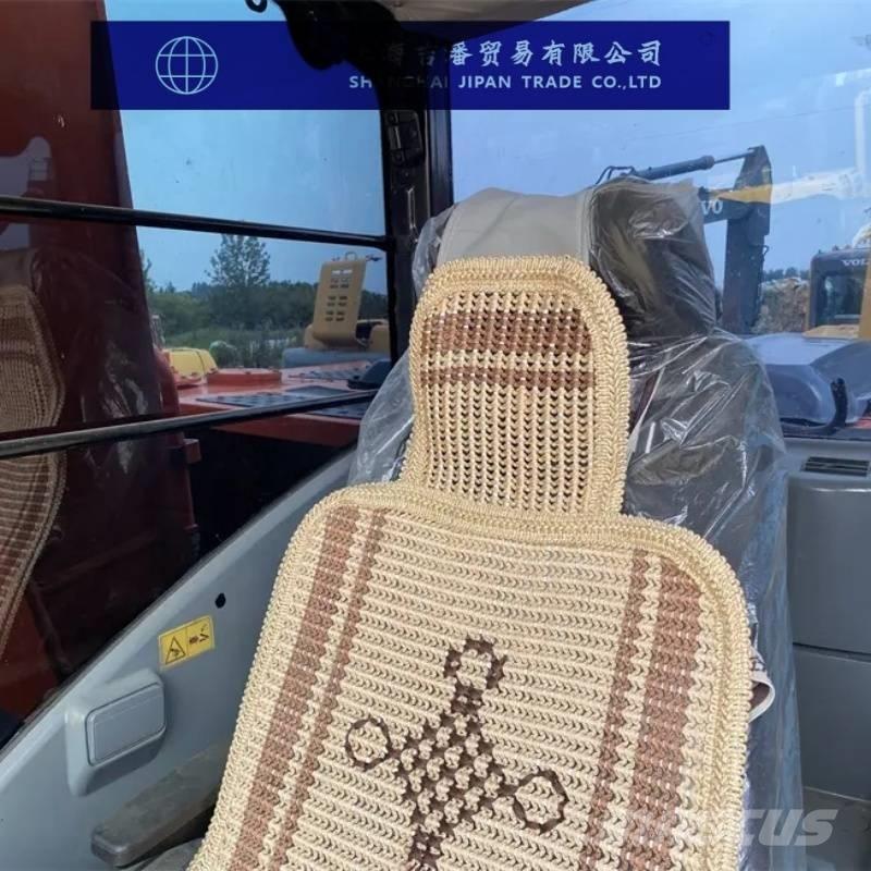 Hitachi ZX 210 Гусеничні екскаватори