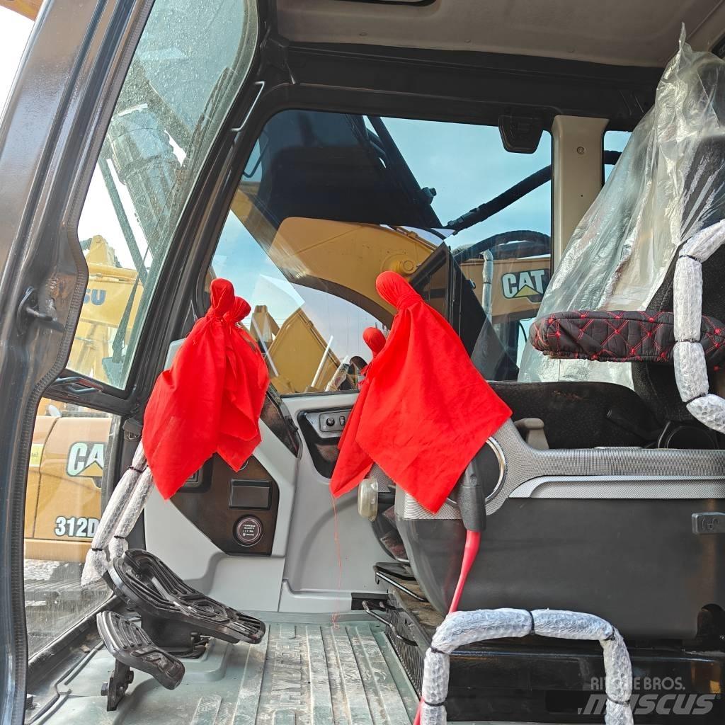 Hyundai 220VS Гусеничні екскаватори