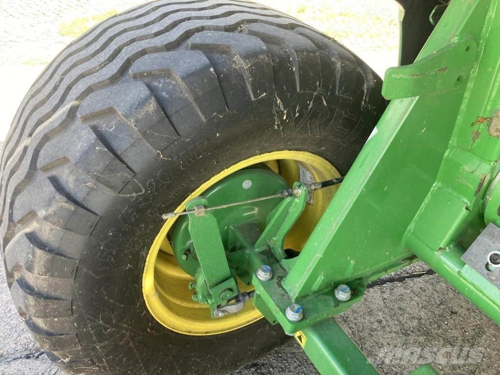 John Deere V461M Рулонні прес-підбирачі