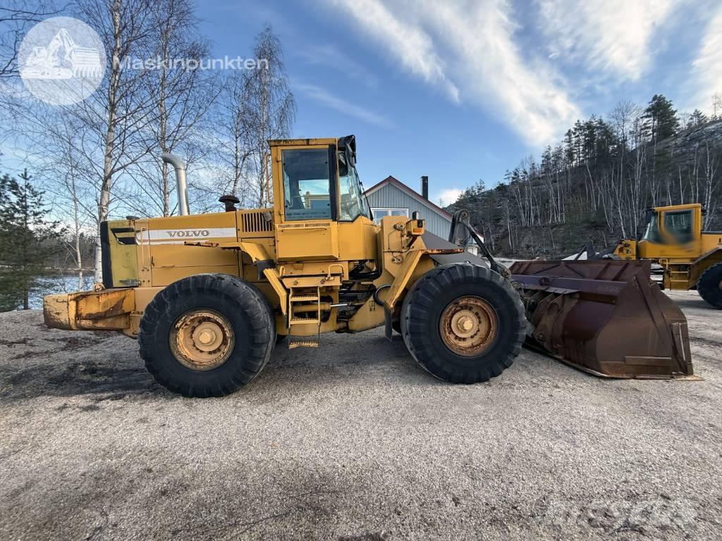 Volvo L 120 C Фронтальні навантажувачі