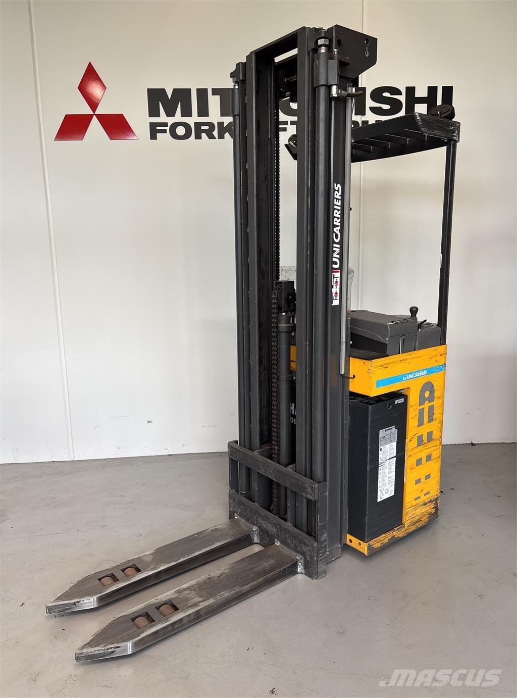 Atlet ASN200 Самохідні електроштабелери