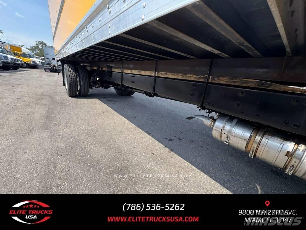 Freightliner M106 Фургони