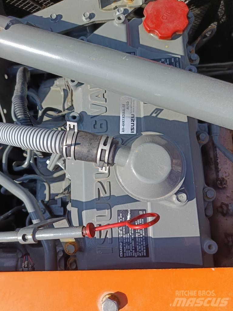 Hitachi ZX200 Гусеничні екскаватори