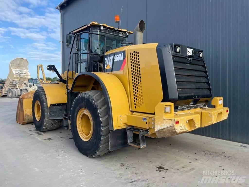 CAT 966M Фронтальні навантажувачі