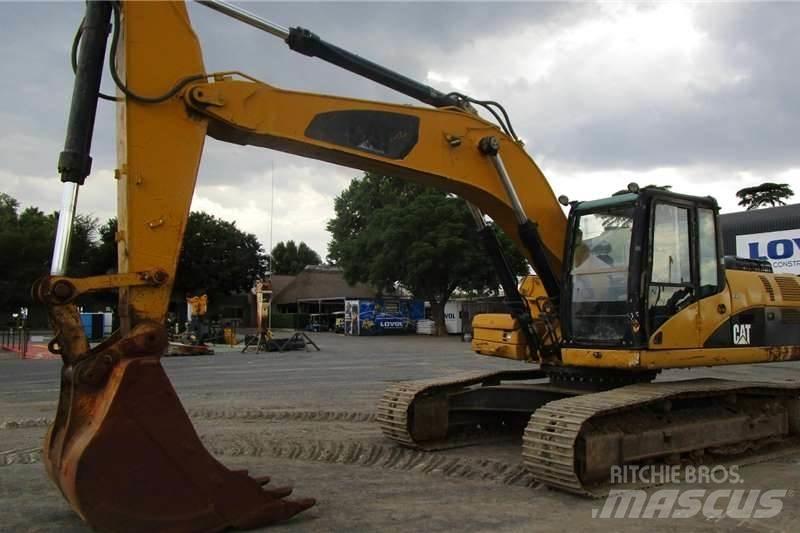 CAT 324D Міні-екскаватори < 7т