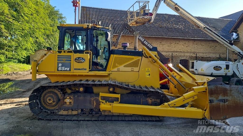 Komatsu D65PX-17 Гусеничні бульдозери