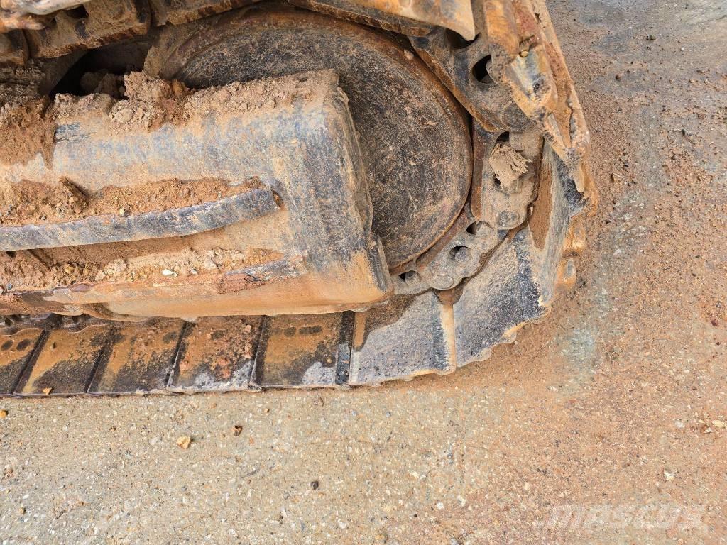 Hyundai Robex 300 LC Гусеничні екскаватори