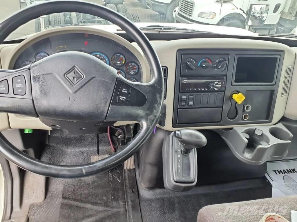 International 4300 Вантажівки для доставки напоїв