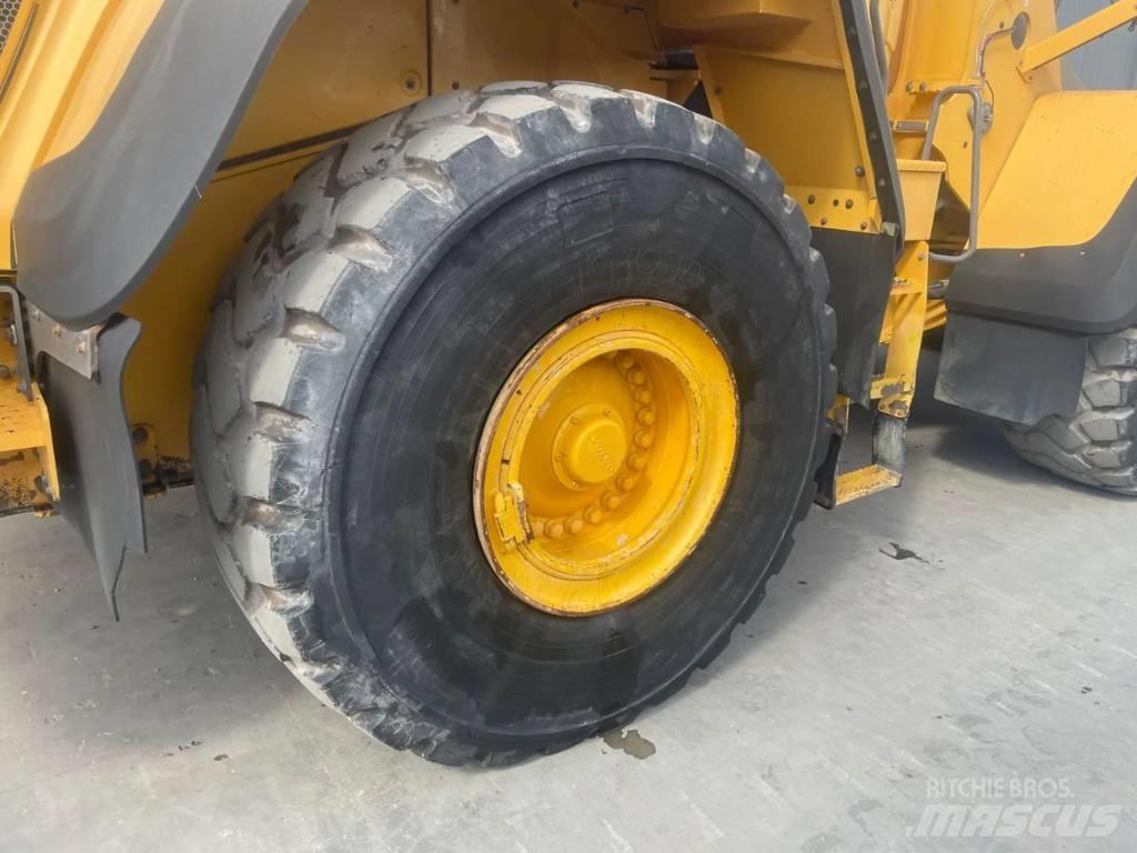 Volvo L180G Фронтальні навантажувачі
