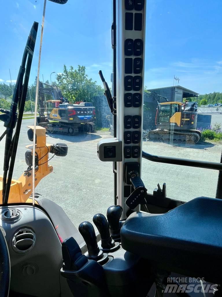 Volvo L 120 H Фронтальні навантажувачі