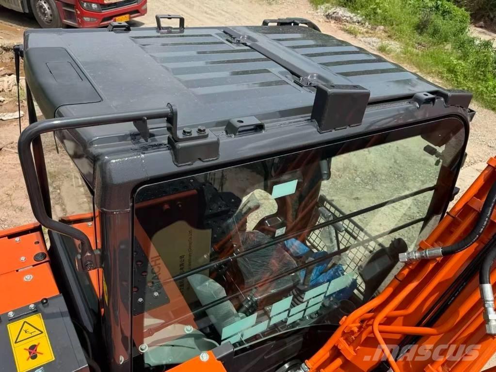 Hitachi ZX 130-6 Гусеничні екскаватори