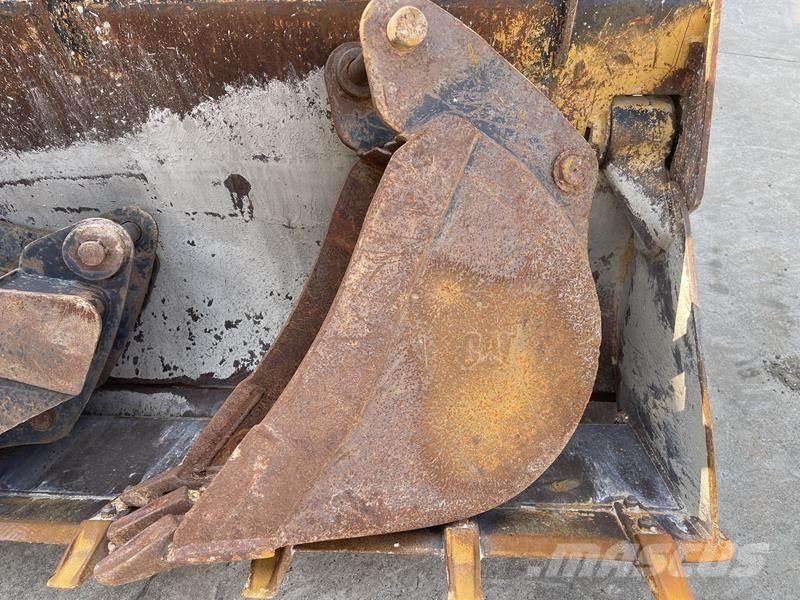 CAT 428 F Екскаватори-навантажувачі