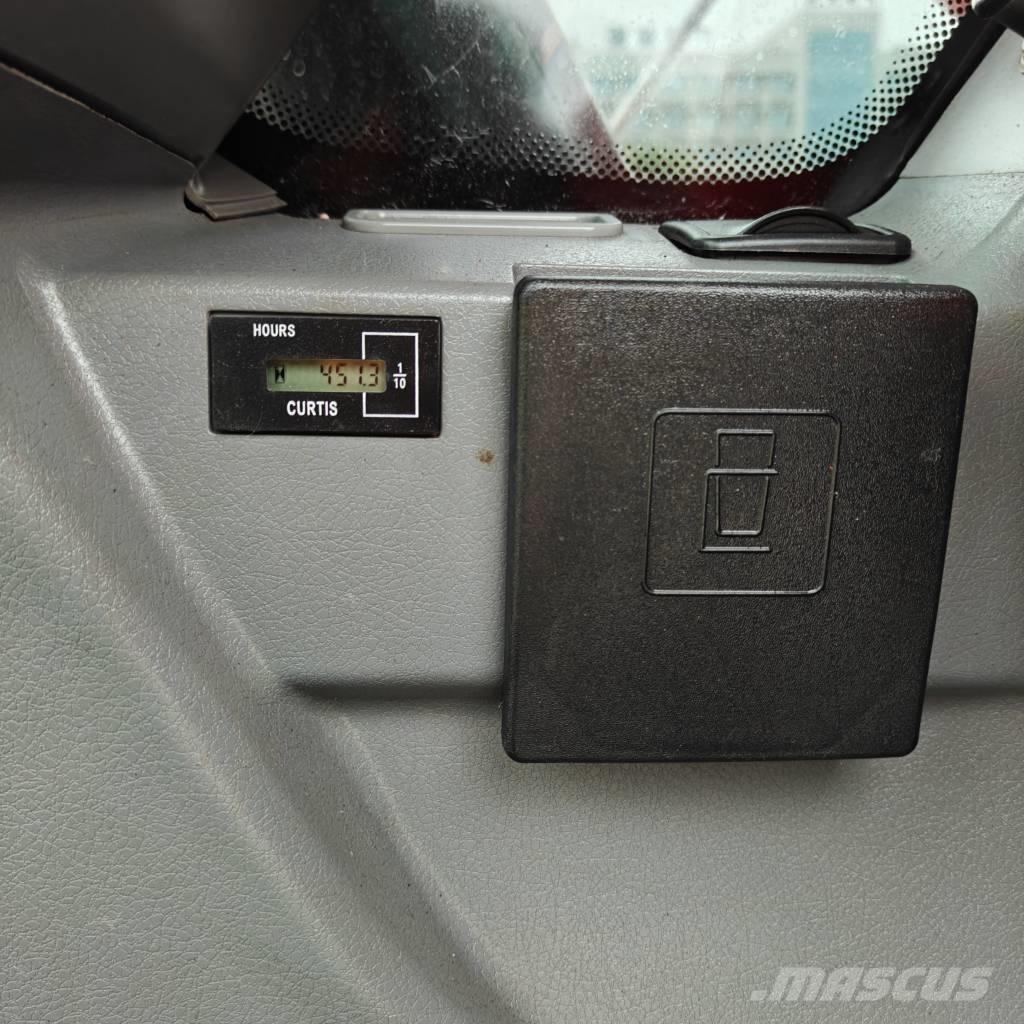 Doosan DX 225 LCA Гусеничні екскаватори