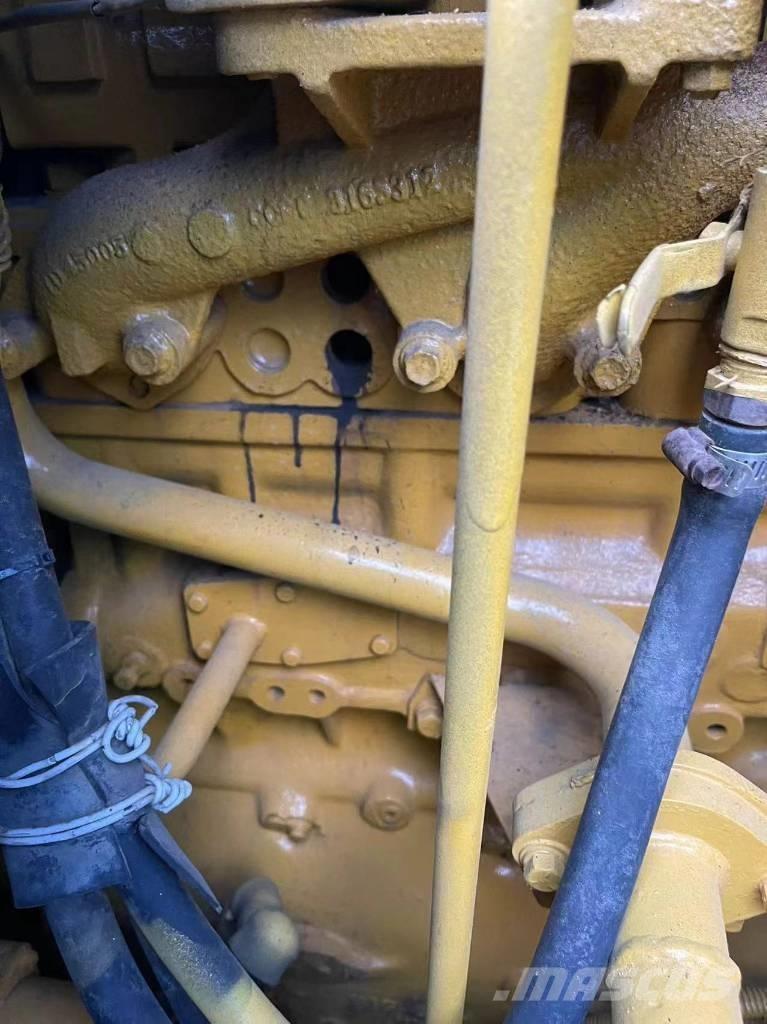 CAT D5N Гусеничні бульдозери