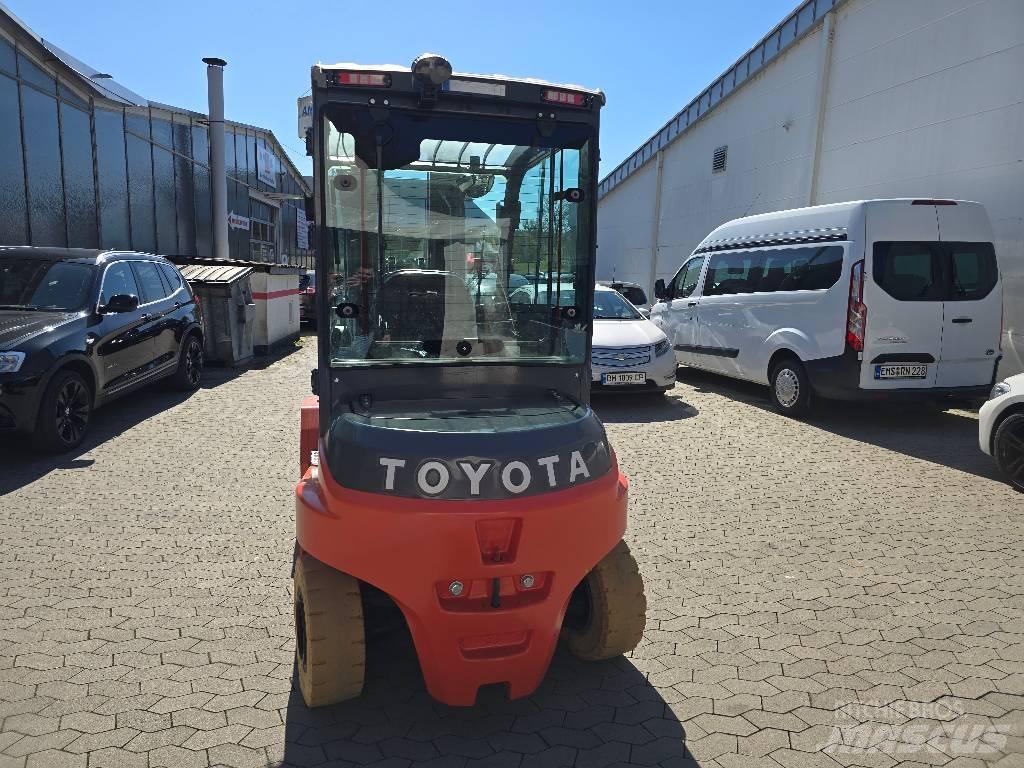 Toyota Traigo 80 Електронавантажувачі
