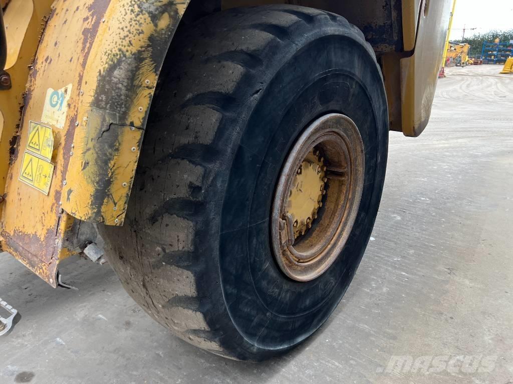 CAT 735 Зчленовані самоскиди