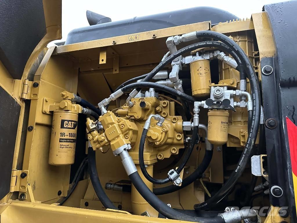 CAT 330D2 Гусеничні екскаватори