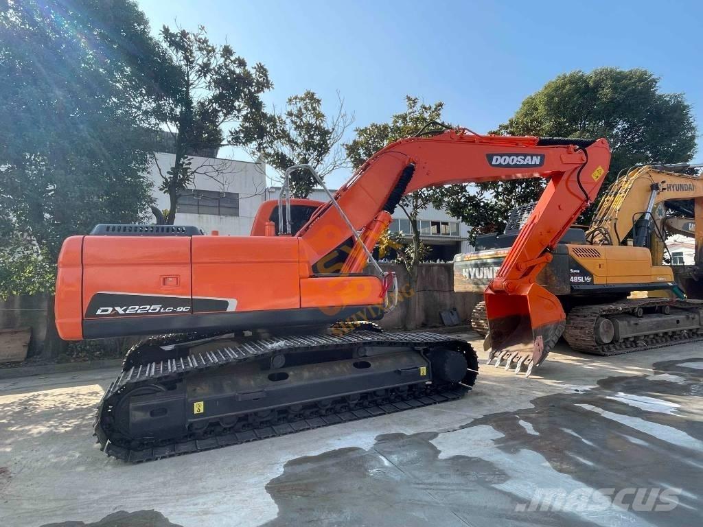 Doosan DX 225 LC Гусеничні екскаватори
